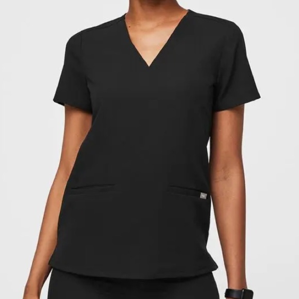 FIGS Casma Three Pocket Scrub Top Black
